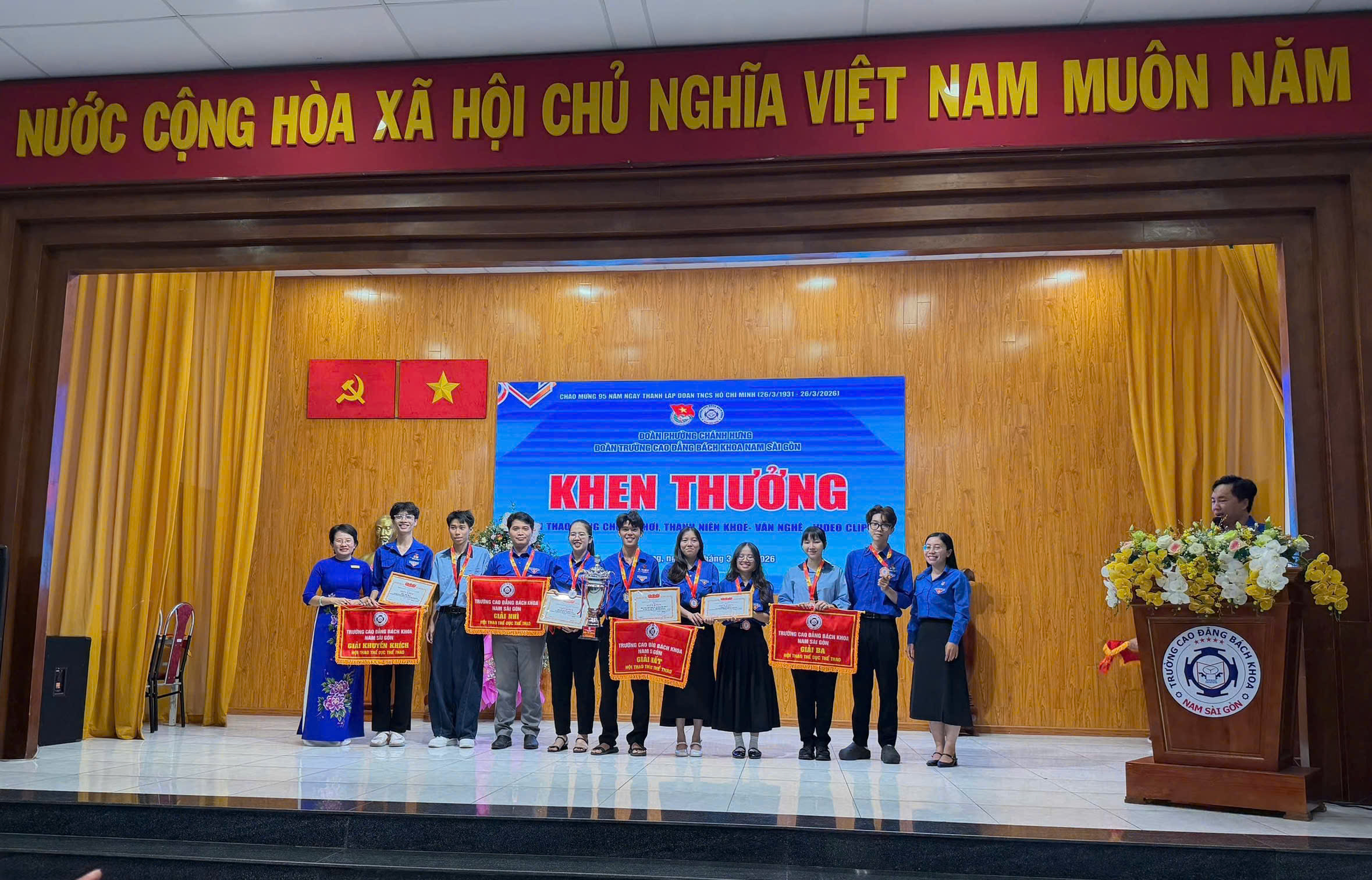 Hội trường & Giảng đường lớn